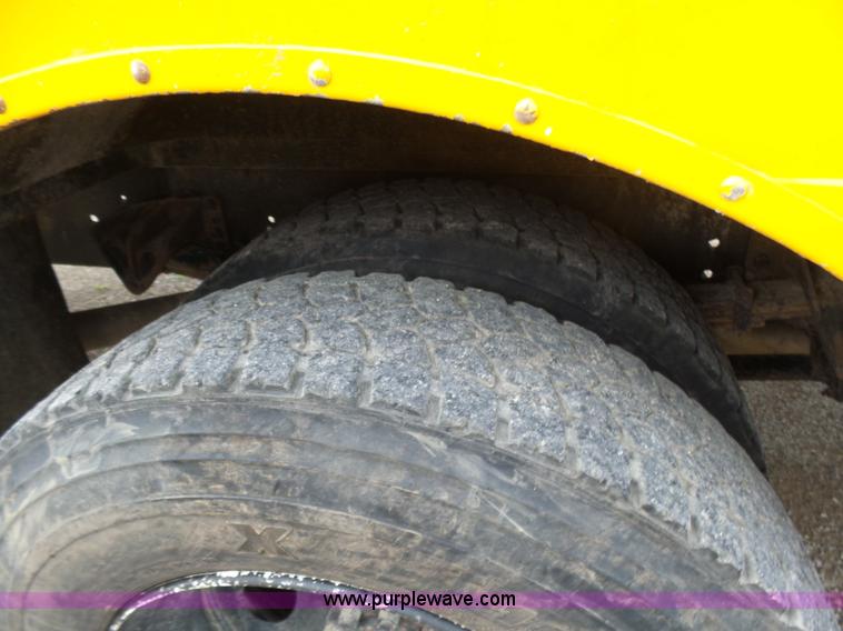 image for item K3164 2002 International 3800 school bus