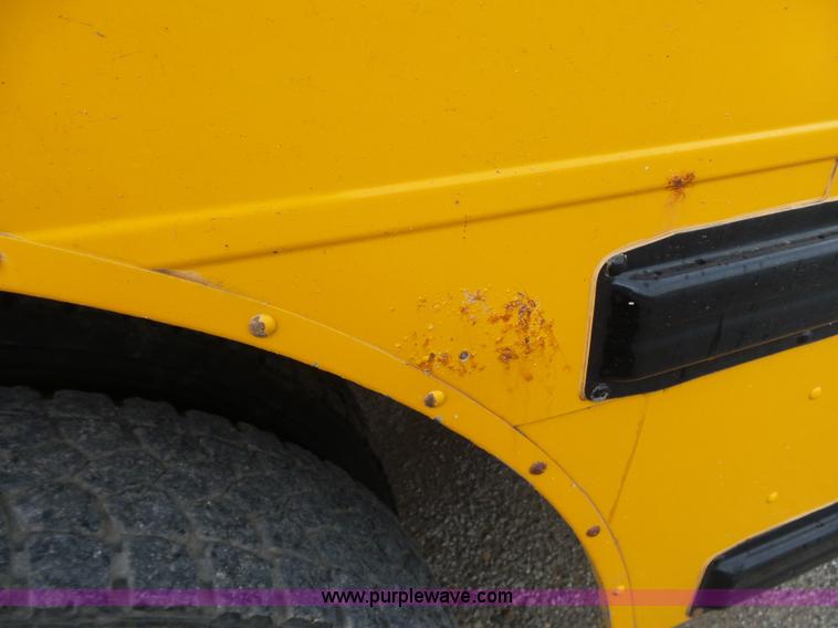 image for item K3164 2002 International 3800 school bus