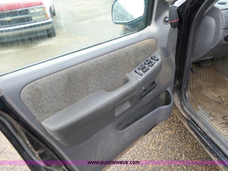 image for item K3165 2004 Ford Explorer SUV