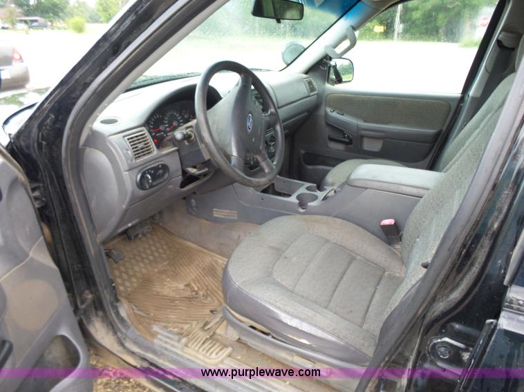 image for item K3165 2004 Ford Explorer SUV