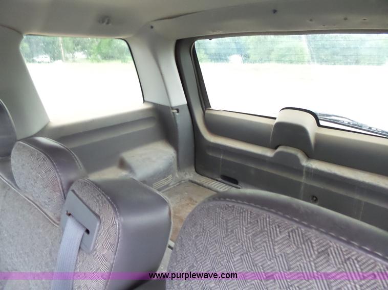 image for item K3165 2004 Ford Explorer SUV