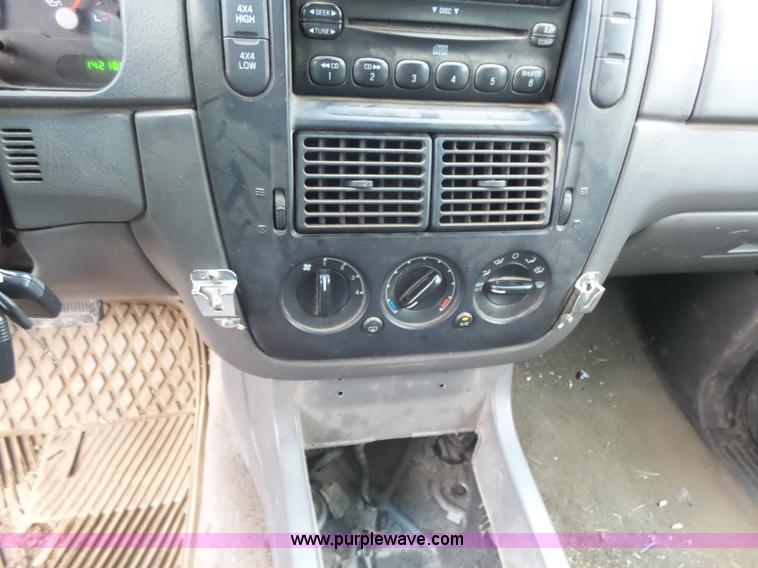 image for item K3165 2004 Ford Explorer SUV