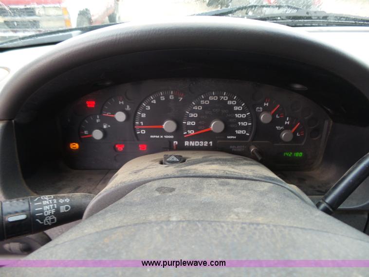 image for item K3165 2004 Ford Explorer SUV