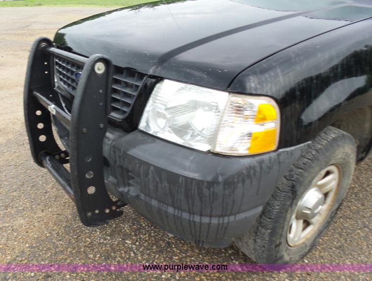 image for item K3165 2004 Ford Explorer SUV