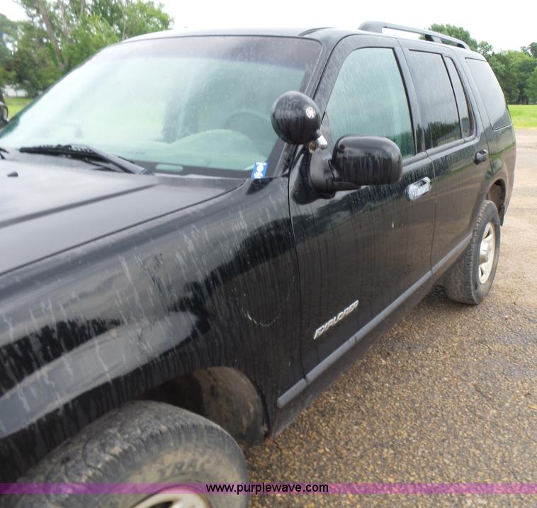 image for item K3165 2004 Ford Explorer SUV