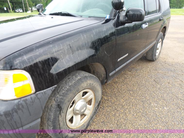 image for item K3165 2004 Ford Explorer SUV
