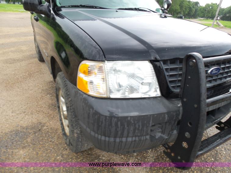 image for item K3165 2004 Ford Explorer SUV