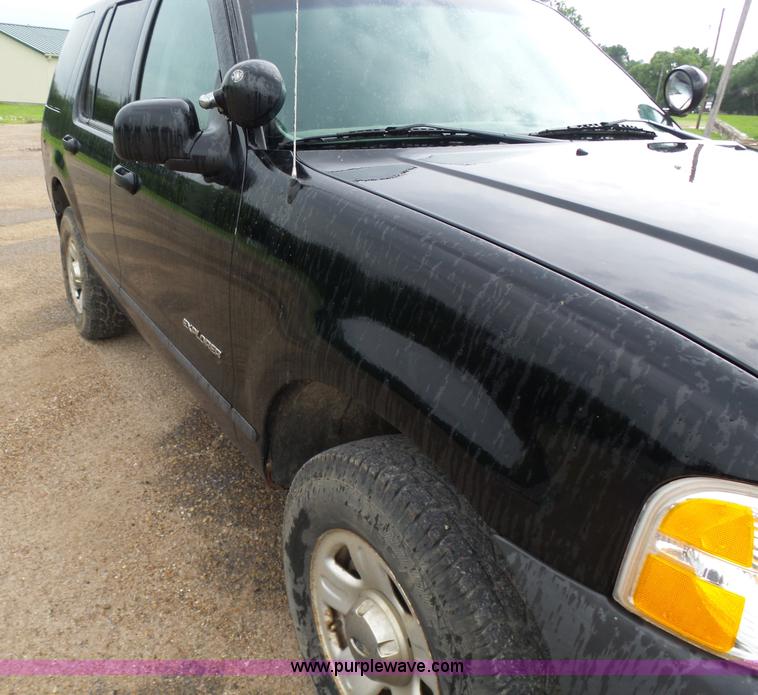 image for item K3165 2004 Ford Explorer SUV