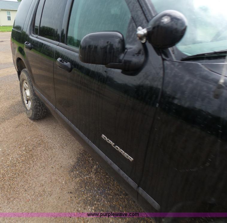 image for item K3165 2004 Ford Explorer SUV