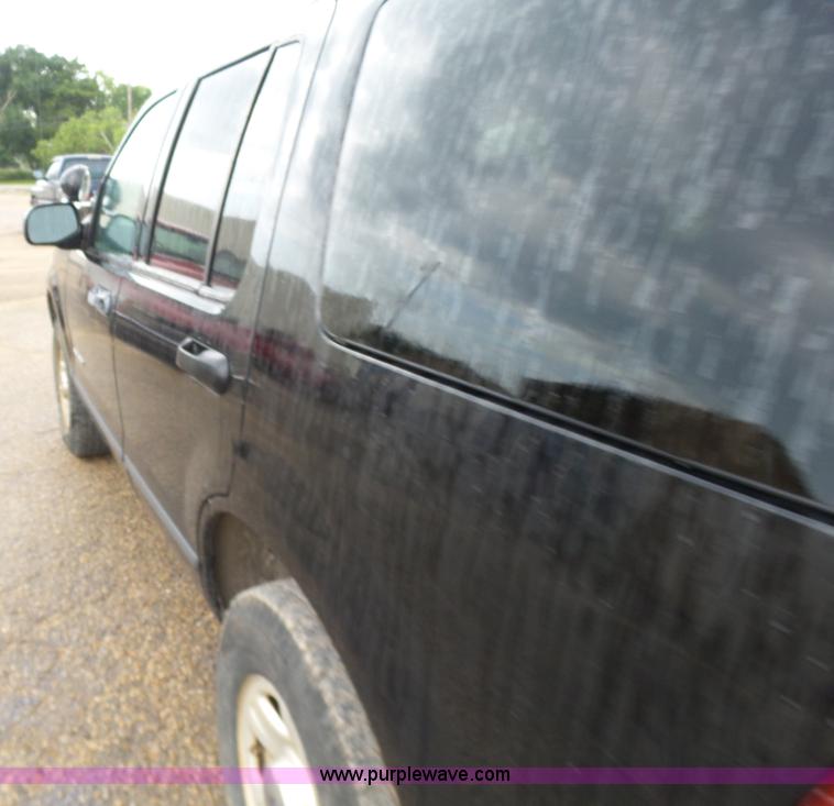 image for item K3165 2004 Ford Explorer SUV