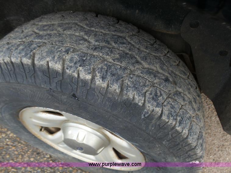 image for item K3165 2004 Ford Explorer SUV