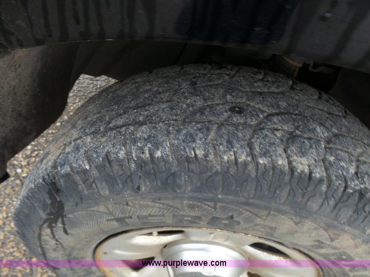 image for item K3165 2004 Ford Explorer SUV