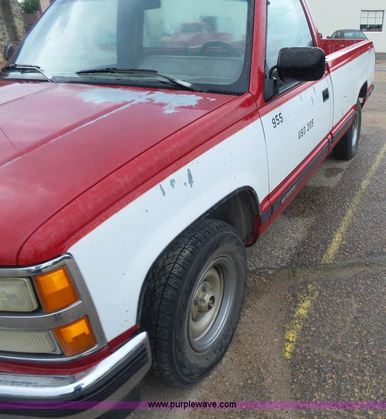 image for item K3166 1991 Chevrolet Scottsdale 1500 pickup truck