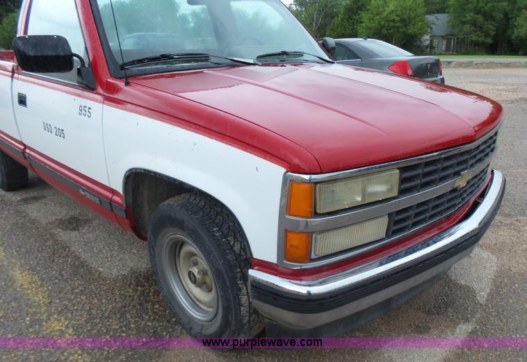image for item K3166 1991 Chevrolet Scottsdale 1500 pickup truck
