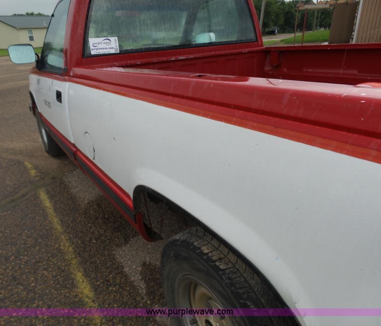 image for item K3166 1991 Chevrolet Scottsdale 1500 pickup truck