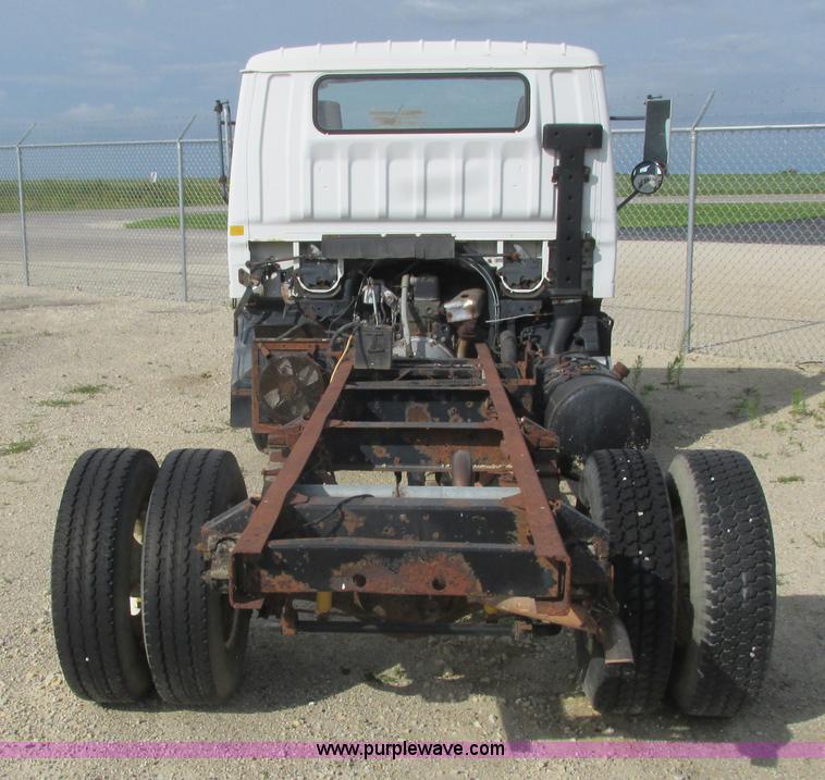 image for item K4056 1994 Mitsubishi Fuso FE truck cab and chassis