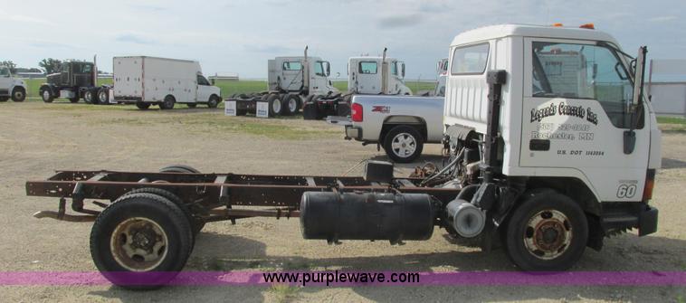 image for item K4056 1994 Mitsubishi Fuso FE truck cab and chassis