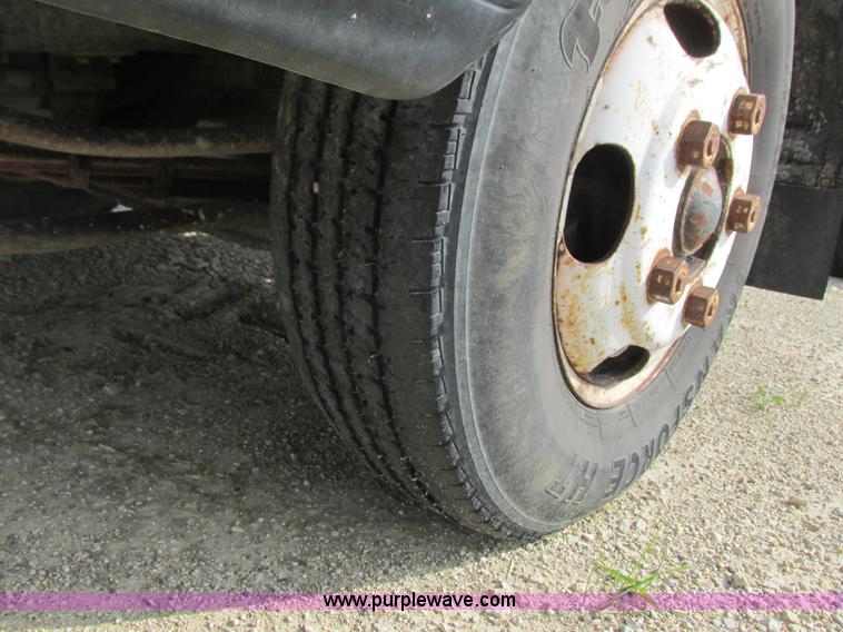 image for item K4056 1994 Mitsubishi Fuso FE truck cab and chassis