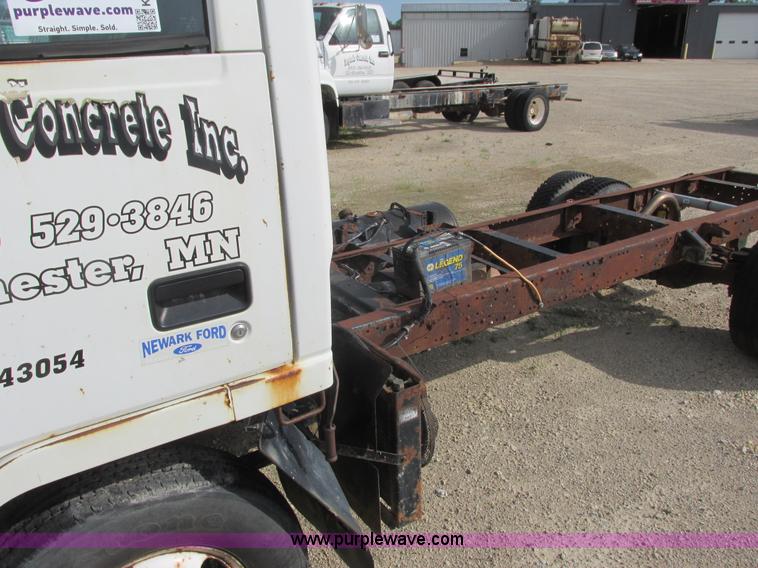 image for item K4056 1994 Mitsubishi Fuso FE truck cab and chassis