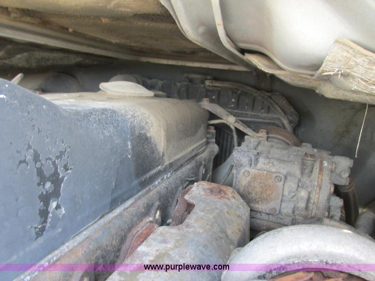 image for item K4056 1994 Mitsubishi Fuso FE truck cab and chassis