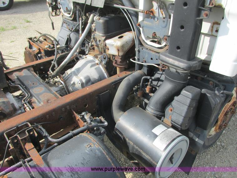 image for item K4056 1994 Mitsubishi Fuso FE truck cab and chassis