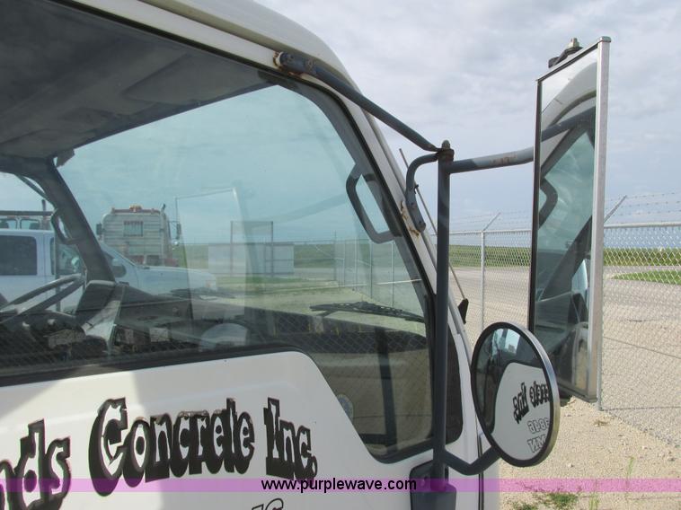 image for item K4056 1994 Mitsubishi Fuso FE truck cab and chassis