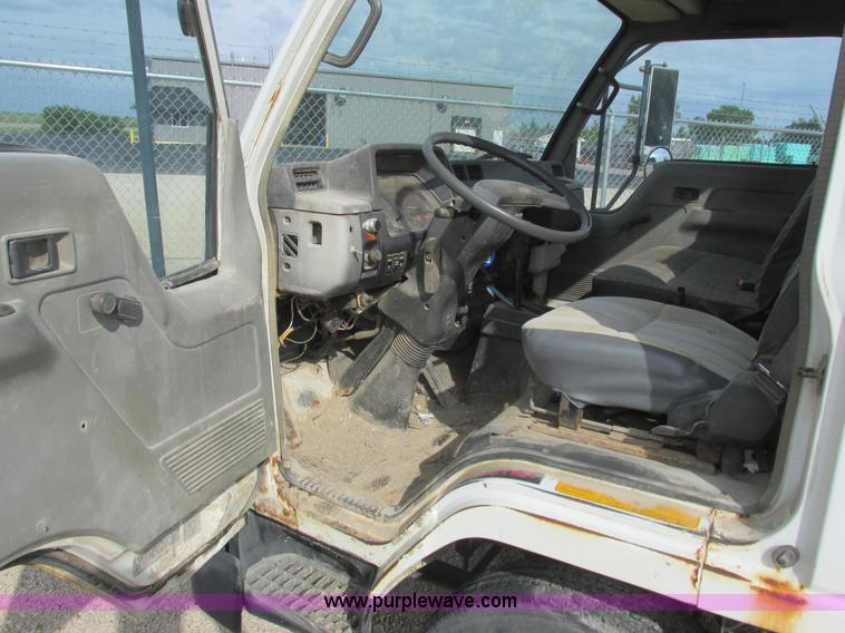image for item K4056 1994 Mitsubishi Fuso FE truck cab and chassis