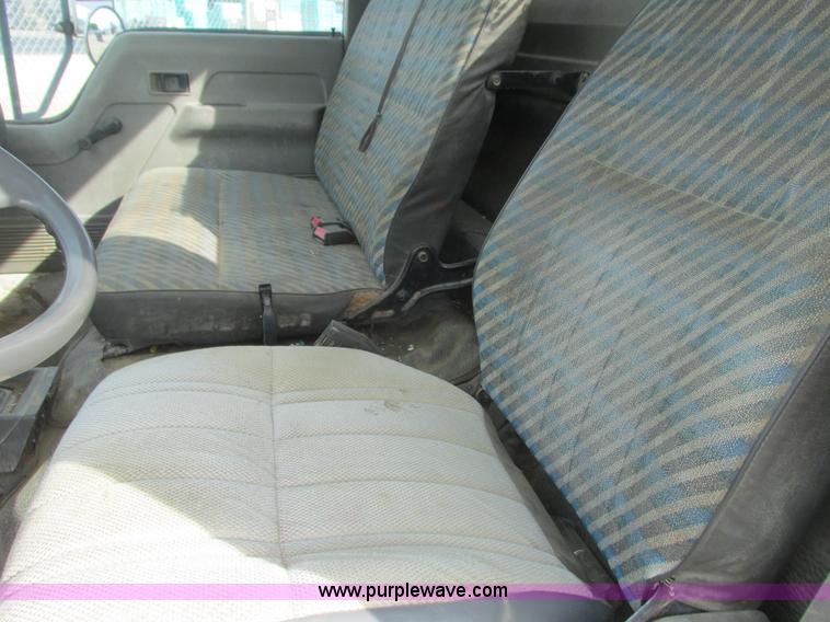 image for item K4056 1994 Mitsubishi Fuso FE truck cab and chassis