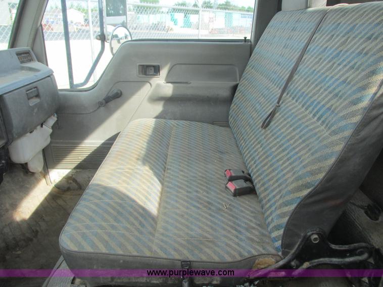 image for item K4056 1994 Mitsubishi Fuso FE truck cab and chassis