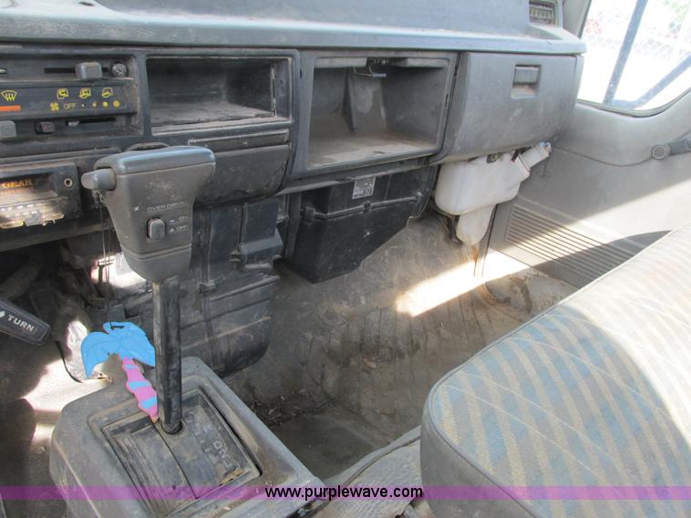 image for item K4056 1994 Mitsubishi Fuso FE truck cab and chassis