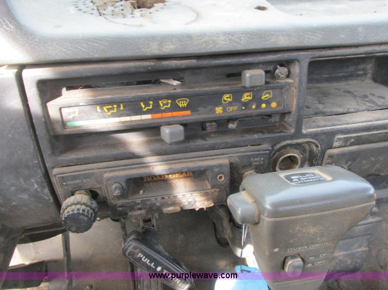 image for item K4056 1994 Mitsubishi Fuso FE truck cab and chassis