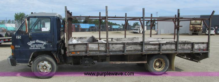 image for item K4057 1990 Isuzu NPR flatbed truck