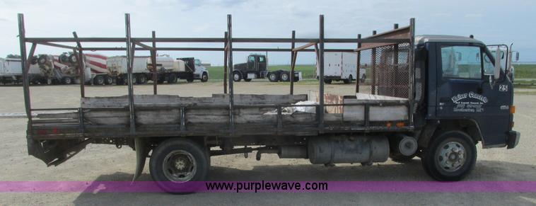 image for item K4057 1990 Isuzu NPR flatbed truck