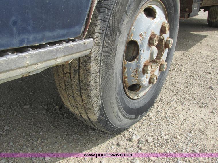 image for item K4057 1990 Isuzu NPR flatbed truck