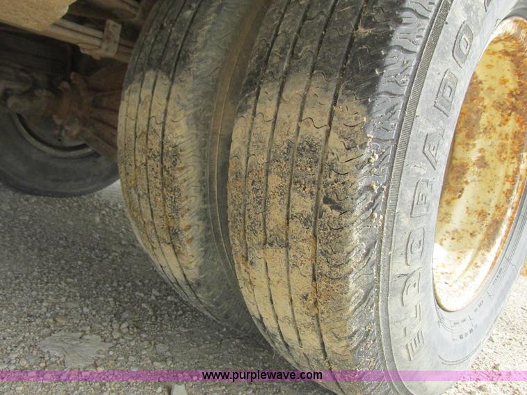 image for item K4057 1990 Isuzu NPR flatbed truck