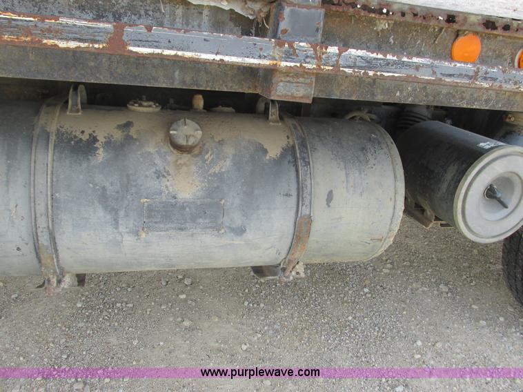 image for item K4057 1990 Isuzu NPR flatbed truck