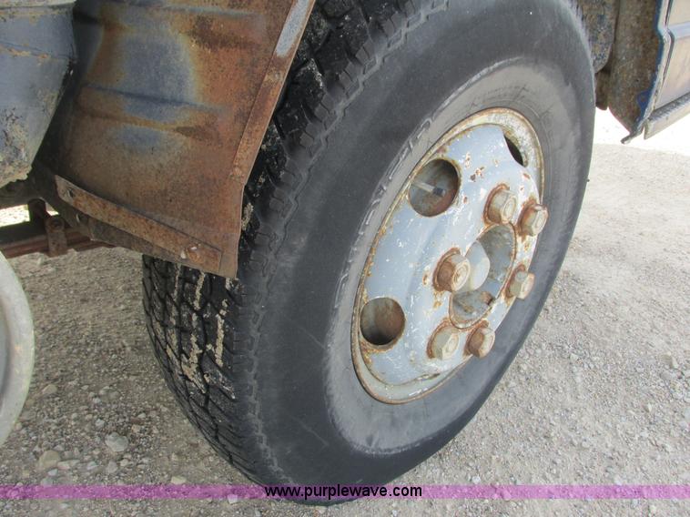 image for item K4057 1990 Isuzu NPR flatbed truck