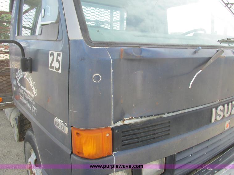 image for item K4057 1990 Isuzu NPR flatbed truck