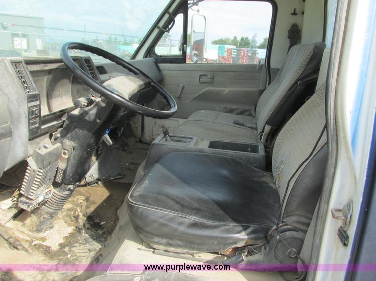 image for item K4057 1990 Isuzu NPR flatbed truck