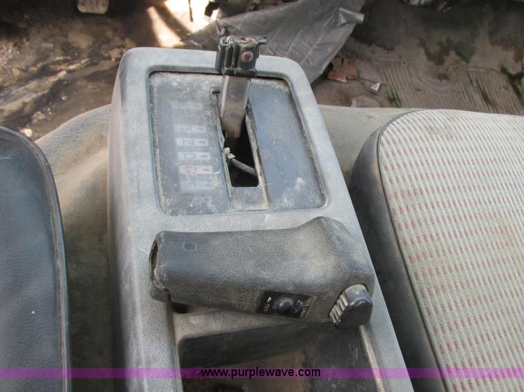 image for item K4057 1990 Isuzu NPR flatbed truck