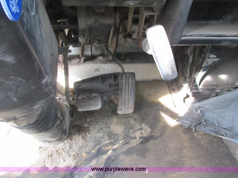 image for item K4057 1990 Isuzu NPR flatbed truck