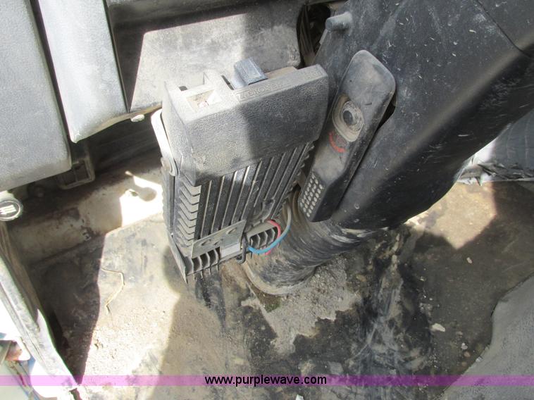 image for item K4057 1990 Isuzu NPR flatbed truck