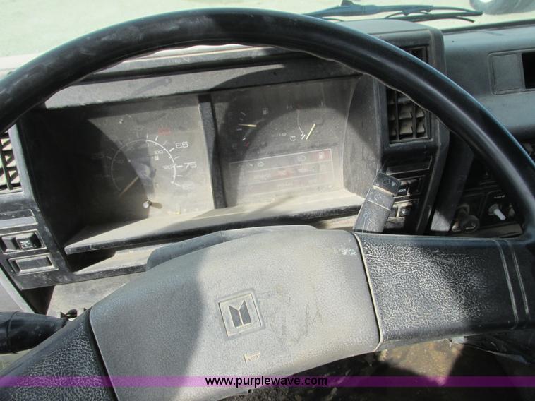 image for item K4057 1990 Isuzu NPR flatbed truck