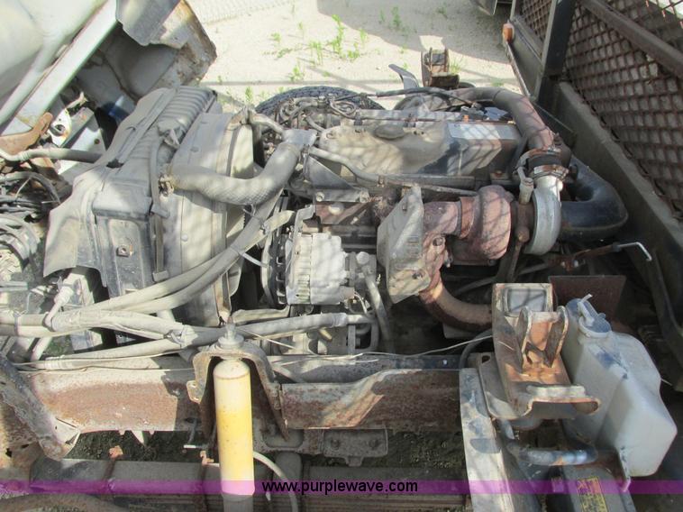 image for item K4057 1990 Isuzu NPR flatbed truck