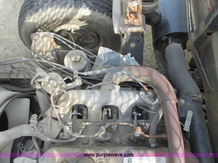 image for item K4057 1990 Isuzu NPR flatbed truck