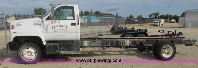image for item K4058 1995 GMC TopKick truck cab and chassis