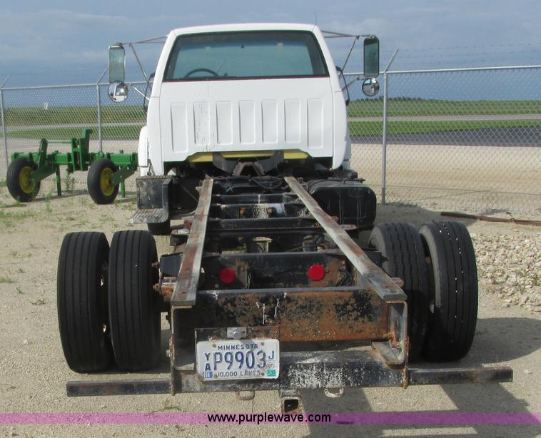 image for item K4058 1995 GMC TopKick truck cab and chassis