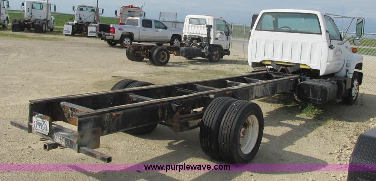 image for item K4058 1995 GMC TopKick truck cab and chassis