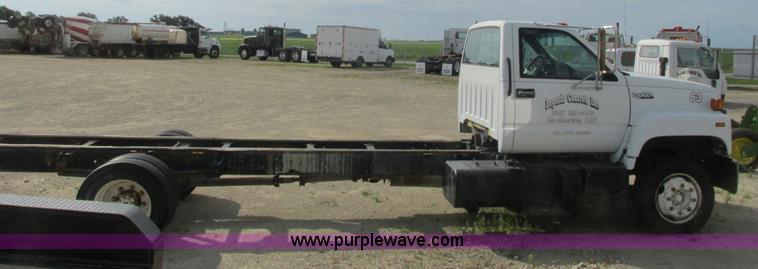 image for item K4058 1995 GMC TopKick truck cab and chassis