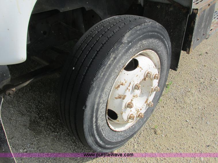 image for item K4058 1995 GMC TopKick truck cab and chassis